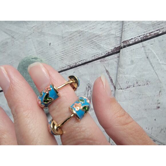 Vintage Brass Gold Tone Floral Flowers Cloisonne Hoop Earrings Blue Pink - Picture 5 of 7